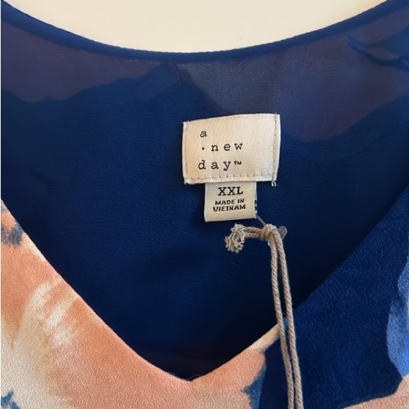 NWOT a new day tank - Picture 2 of 3